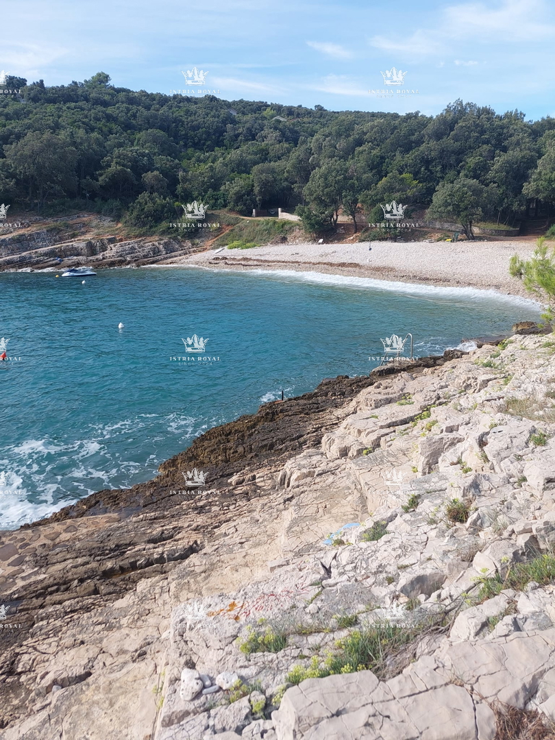 Dve urejeni parceli z mobilnimi hišicami – 30 sekund od plaže – vrhunska naložba v Istri